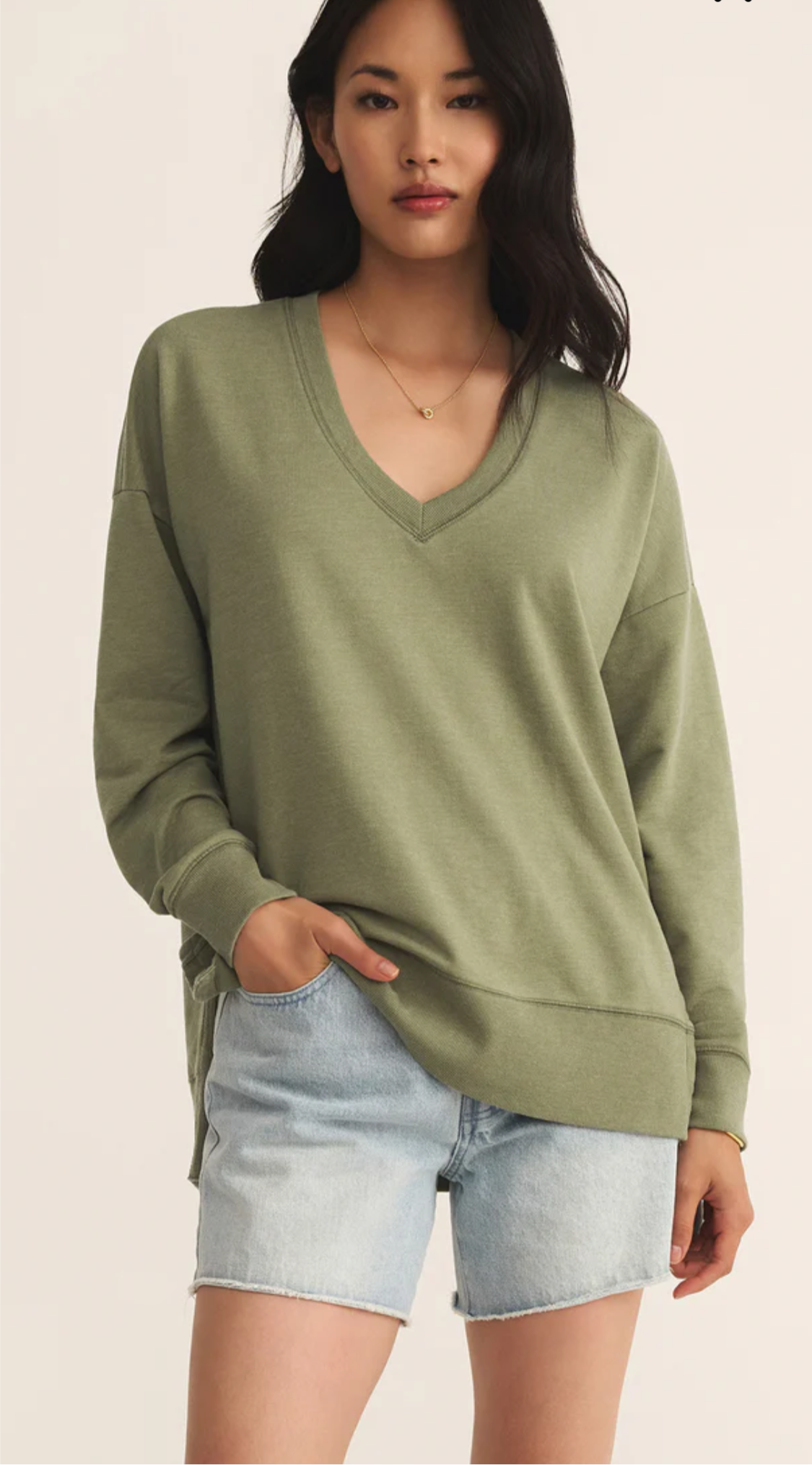 Modern V neck Weekender