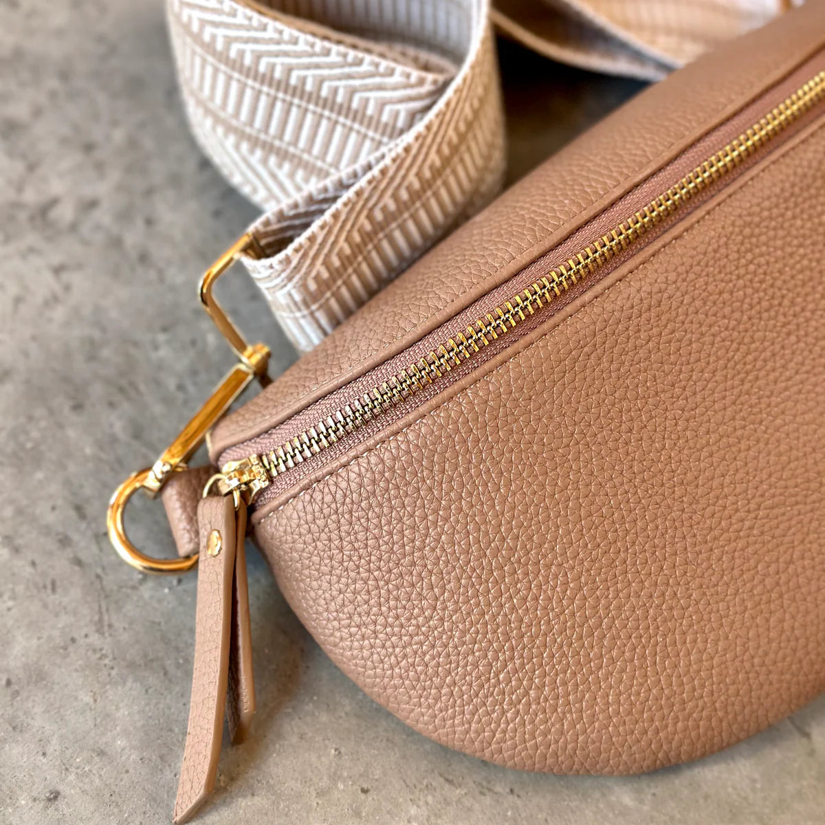 Justine Crossbody - Tan