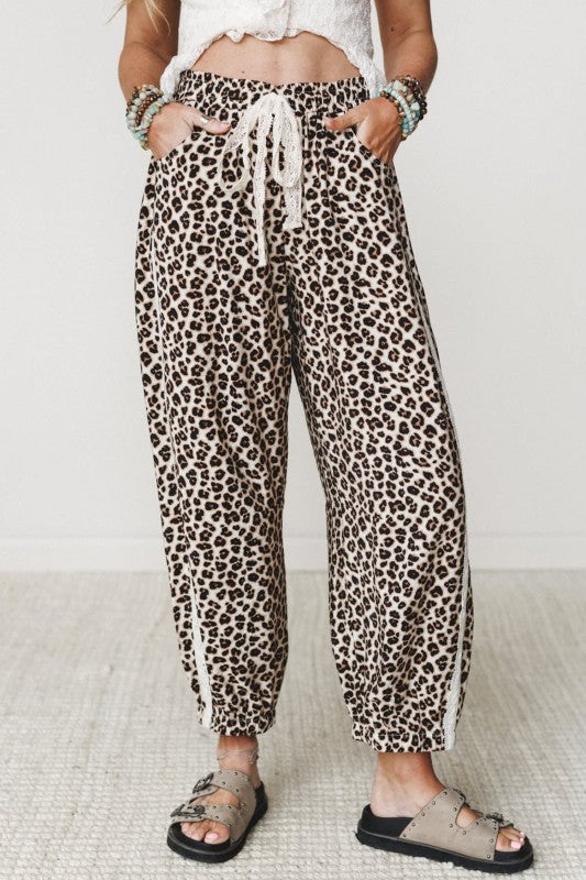 Elastic Ankle Leopard Pant