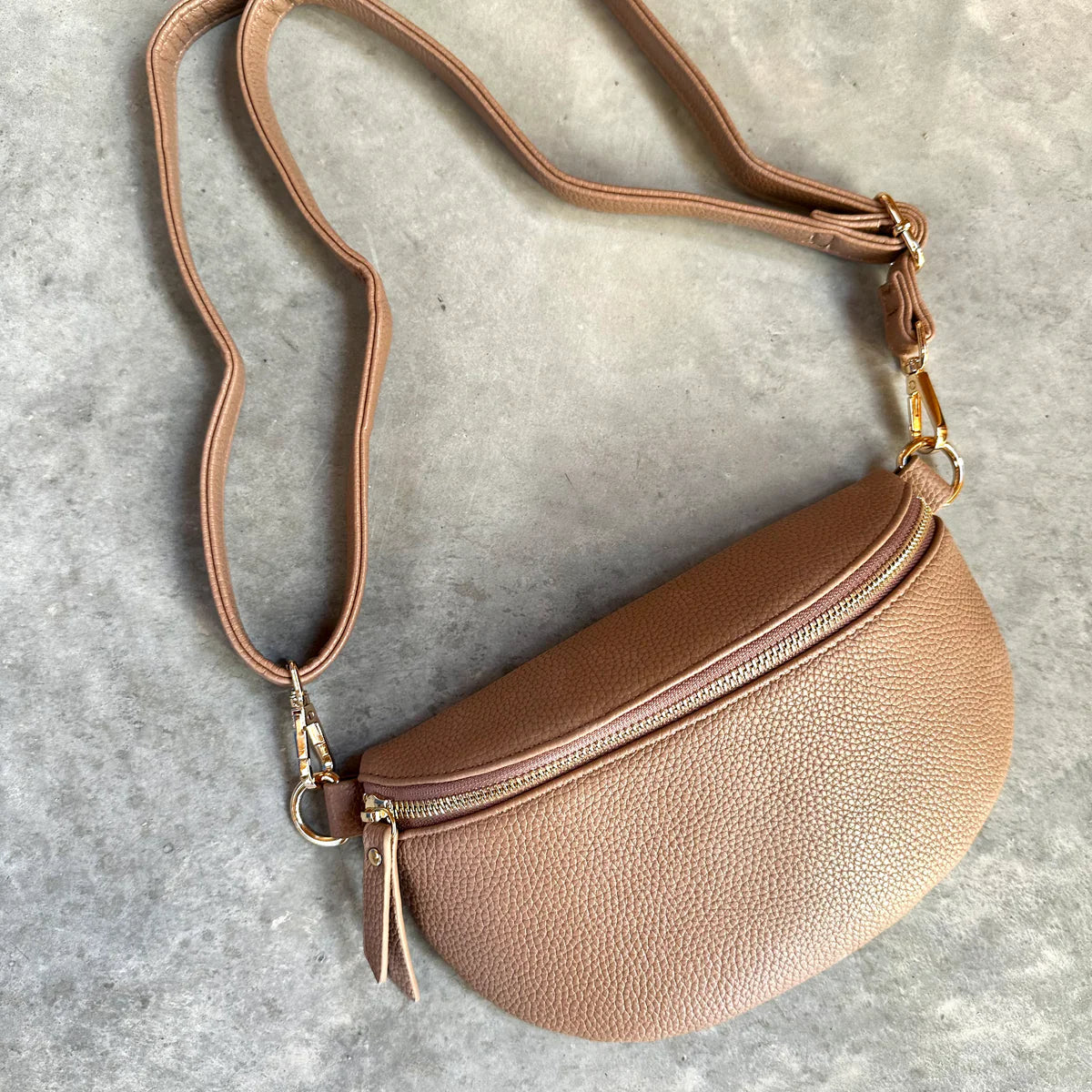 Justine Crossbody - Tan