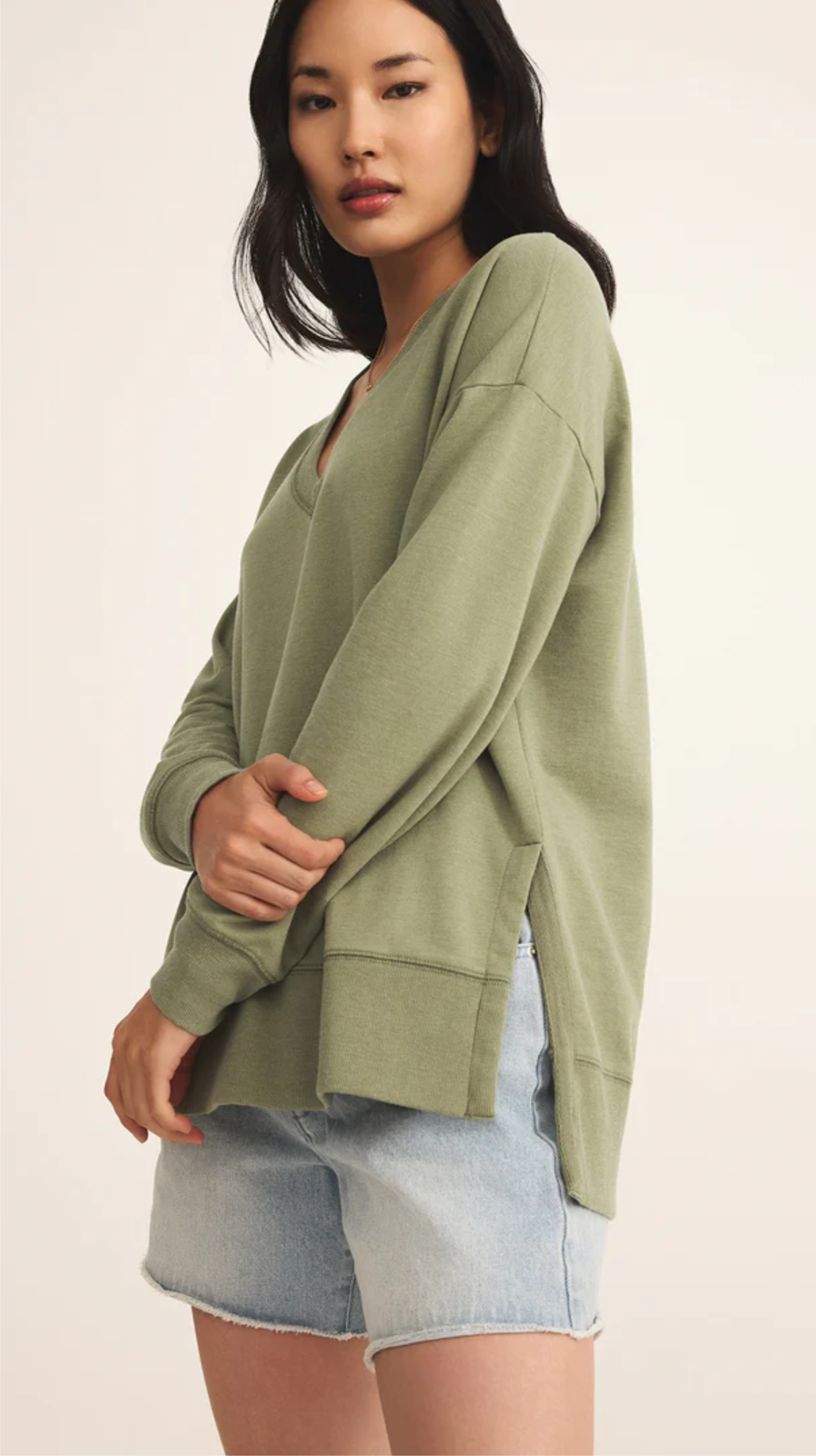 Modern V neck Weekender
